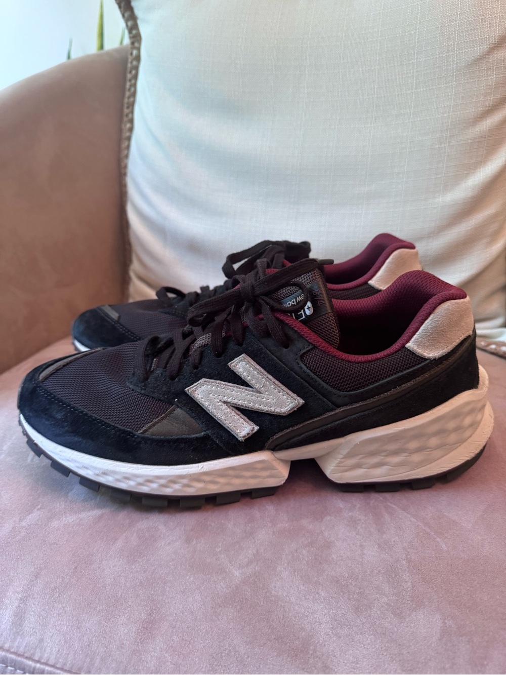 New Balance figs men’s Black & Burgundy Athletic Sneakers size 11 - Picture 3 of 9